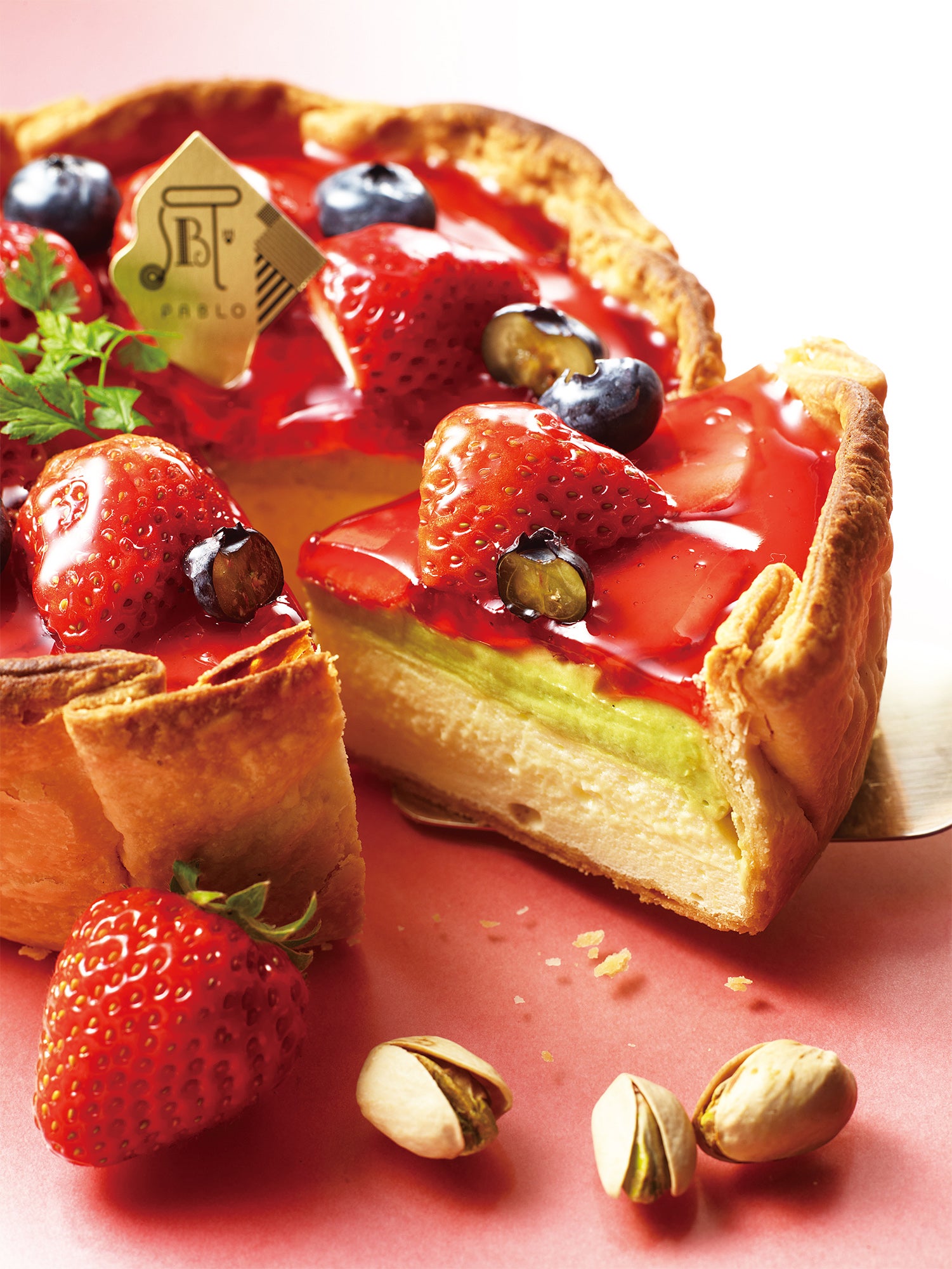 いちごとピスタチオのチーズタルト／画像提供： PABLO（パブロ）