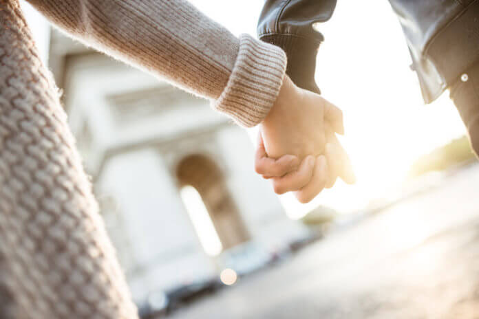 男性が一生手放さない「離れられない女」の特徴7つ