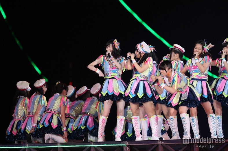 「AKB48 2013 真夏のドームツアー～まだまだ、やらなきゃいけないことがある～」ナゴヤドーム公演初日より（C）AKS