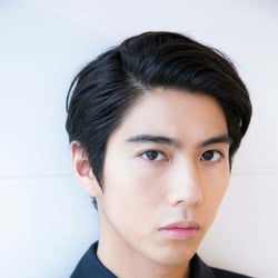 賀来賢人 舞台本番に起こった堤真一の ハプニング への対応に さすが 賀来賢人 舞台本番に起こった堤真一の ハプニング への対応に さすが