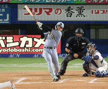 阪神 執念星！高寺が決勝2ラン 4点差追いつかれるも4時間超の激戦制す 延長十回はセベリーノが1死満塁から連続三振 3連勝で優勝マジックは「8」
