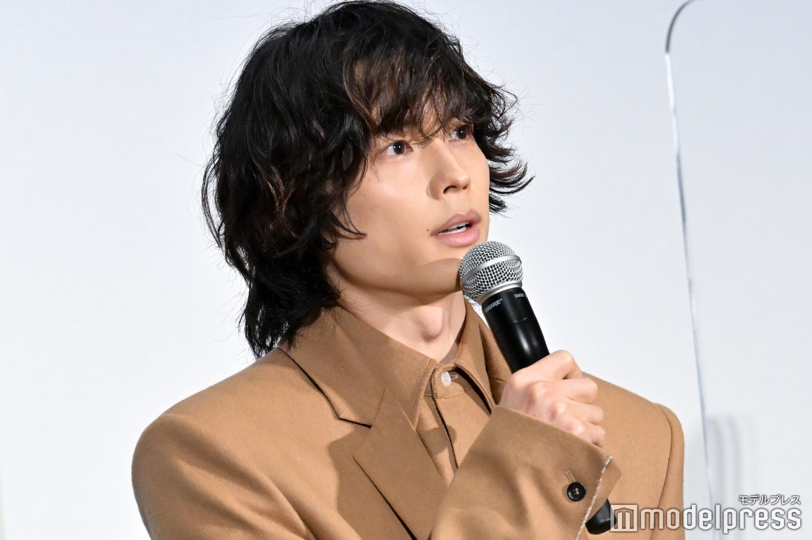 SixTONES松村北斗「どうもイスです」とお茶目に挨拶 “不思議”な魅力も