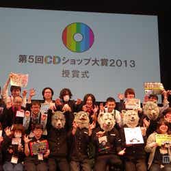 MAN WITH A MISSION(中央の5人)