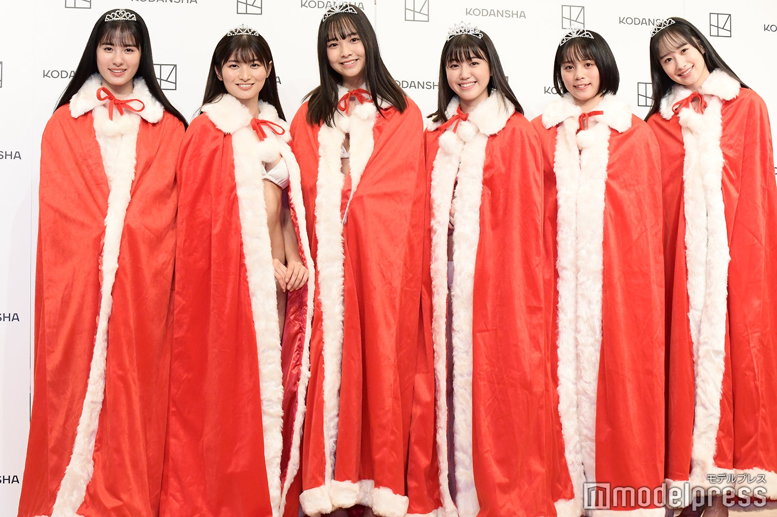 （左から）内藤花恋、大島璃乃、天野きき、和泉芳怜、山岡雅弥、辻優衣 （C）モデルプレス