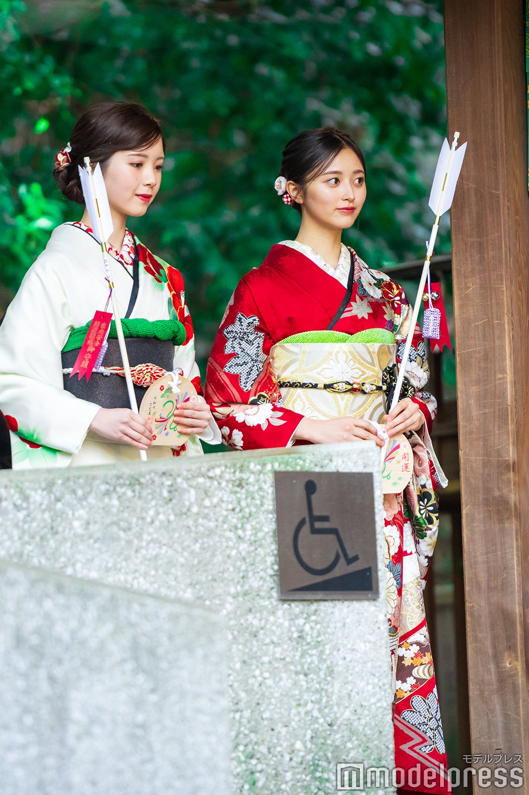 筒井あやめ、井上和／乃木坂46成人式（C）モデルプレス