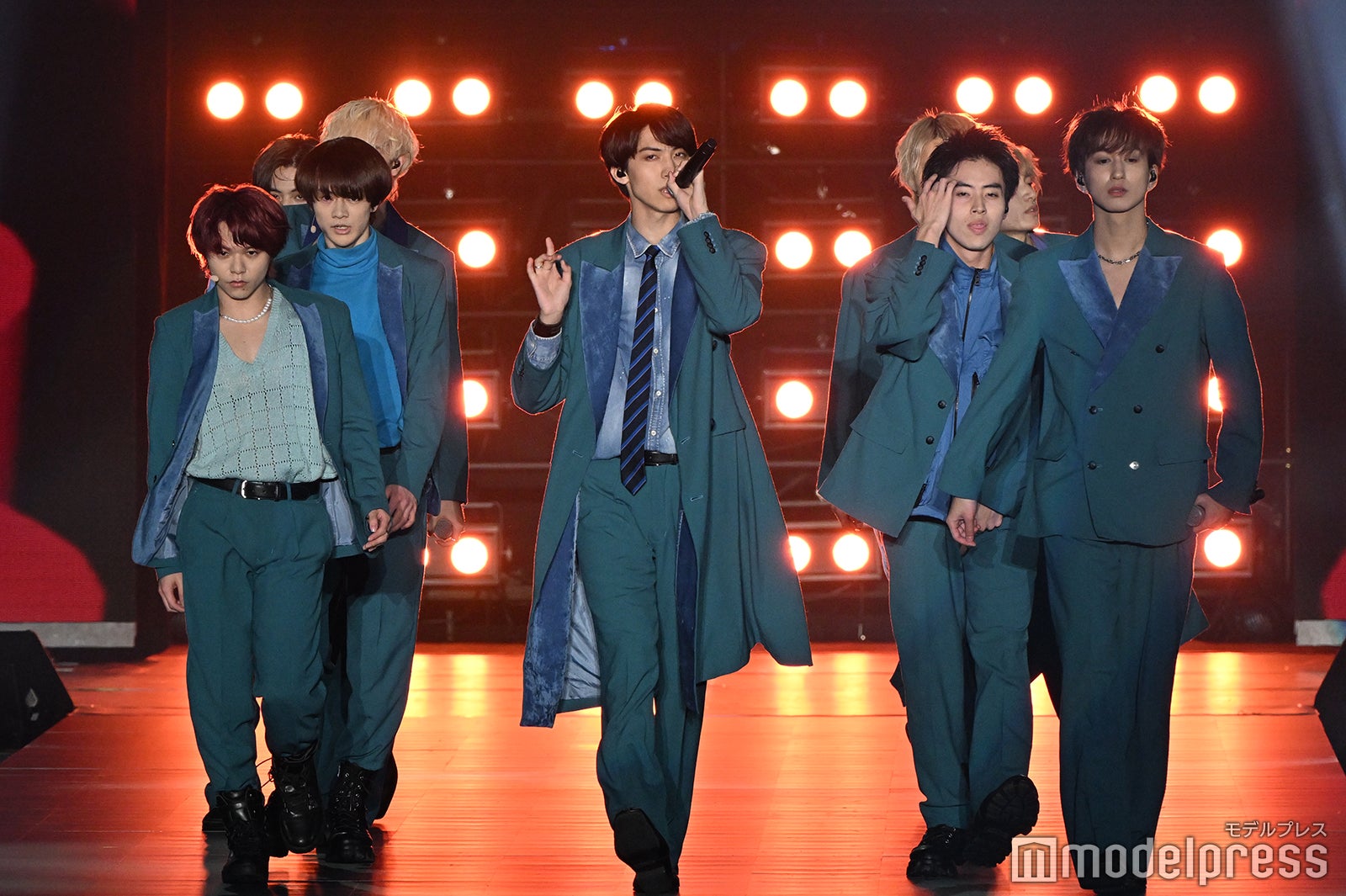 SUPER★DRAGON、音声トラブルも見事にカバー クールなパフォーマンスで会場盛り上げ【関西コレクション 2024 S／S】