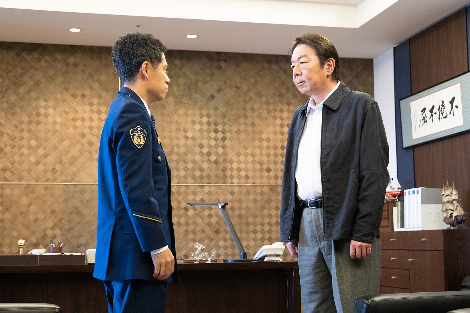 伊藤淳史、古田新太「ケイジとケンジ、時々ハンジ。」第2話より（C）テレビ朝日