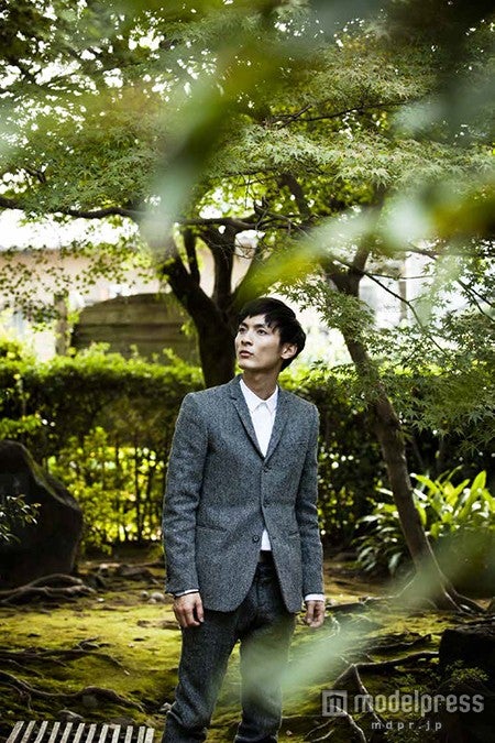 高良健吾／「KENGO KORA×KUMAMOTO パンフレット」より／画像提供：所属事務所