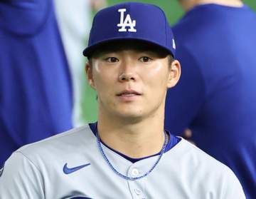 山本由伸が7回途中1失点で2勝目！六回に失点→一発逆転のピンチを切り抜ける 3戦連続のQS WSMVPの地でエースの存在感示す