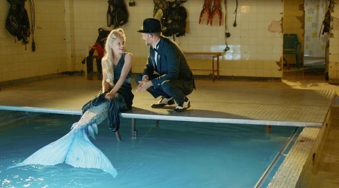 「マーメイド・イ ン・パリ」(C)2020 - Overdrive Productions - Entre Chien et Loup - Sisters and BrotherMitevski Production - EuropaCorp - Proximus