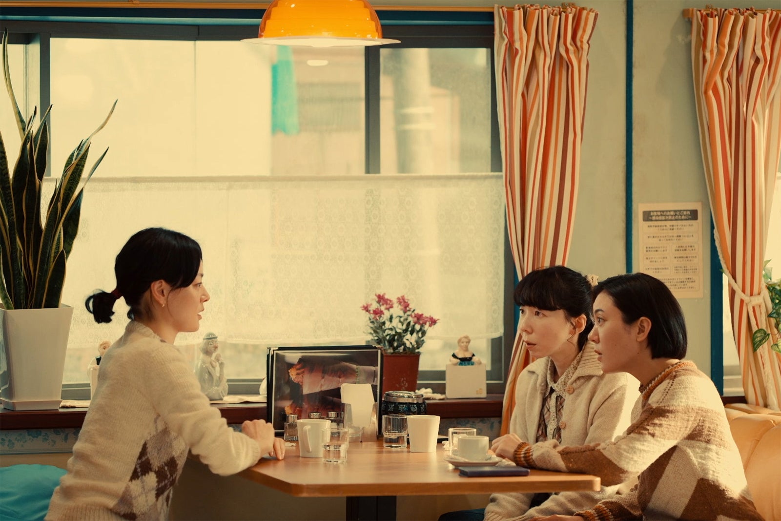 市川実日子、平岩紙、鈴木杏「ホットスポット」第8話（C）日本テレビ