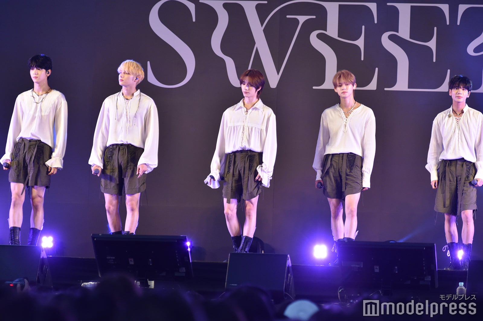 TOMORROW X TOGETHER（左から）スビン、ヒュニンカイ、ボムギュ、ヨンジュン、テヒョン（C）モデルプレス