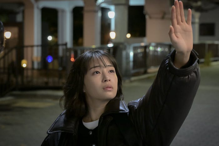 広瀬すず「クジャクのダンス、誰が見た?」(C)TBS