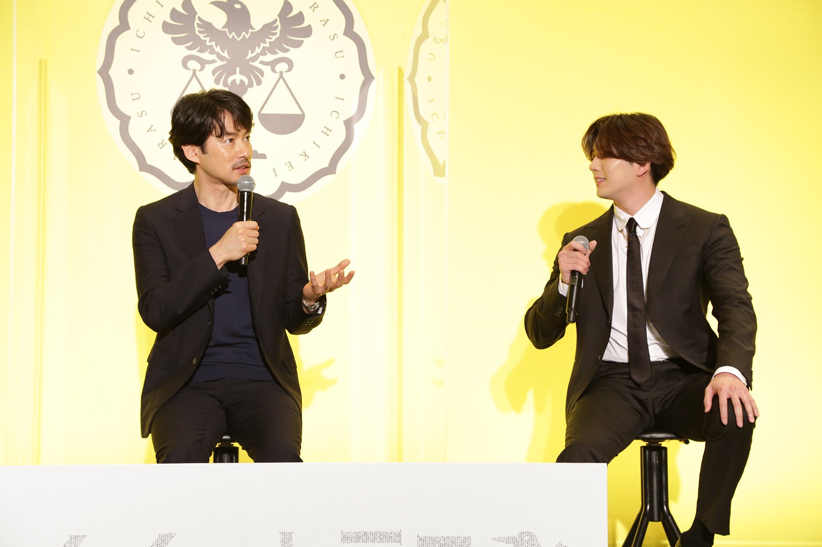 竹野内豊、新田真剣佑（C）フジテレビ