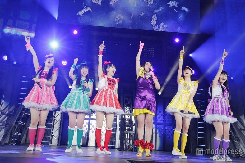 ももいろクローバーZ＆広瀬香美／photo by Hajime Kamiiisaka