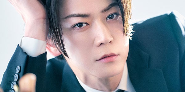 KAT-TUN亀梨和也、クールなスーツ姿で魅了 “秘密の先輩彼氏”熱演