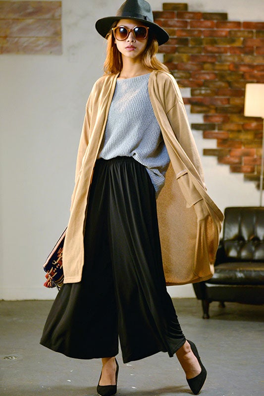 テロ素材のロング丈ゆったりワイドパンツ「coca」2,990円（税込）／画像提供：coca