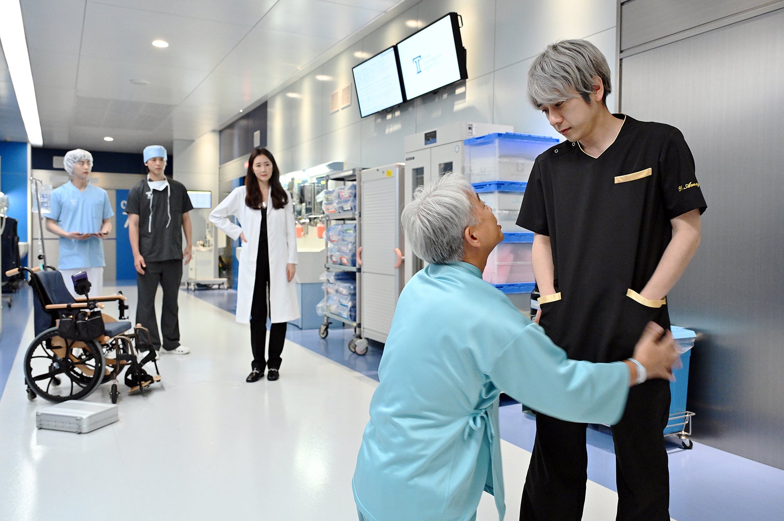 恵俊彰、二宮和也「ブラックペアン シーズン２」第5話より（C）TBS