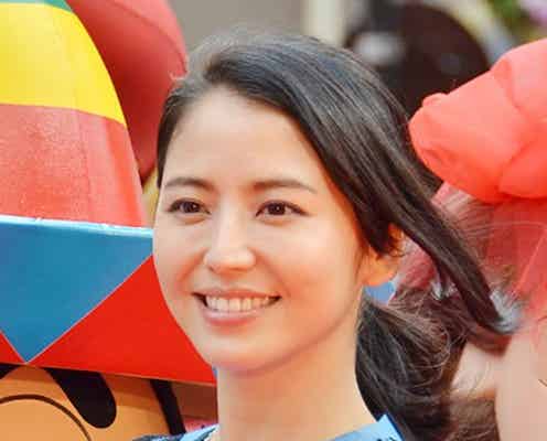 長澤まさみ、美脚のぞかせレッドカーペットに登場 “大スター”との再会に喜び