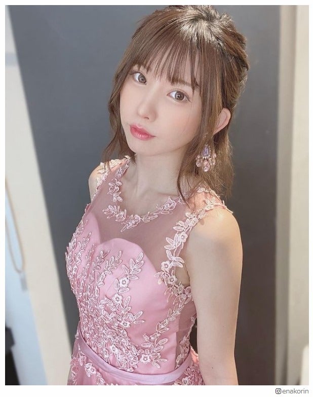 えなこ“大人可愛い”透け感ドレス姿に反響続々「すごく綺麗」「似合いすぎ」