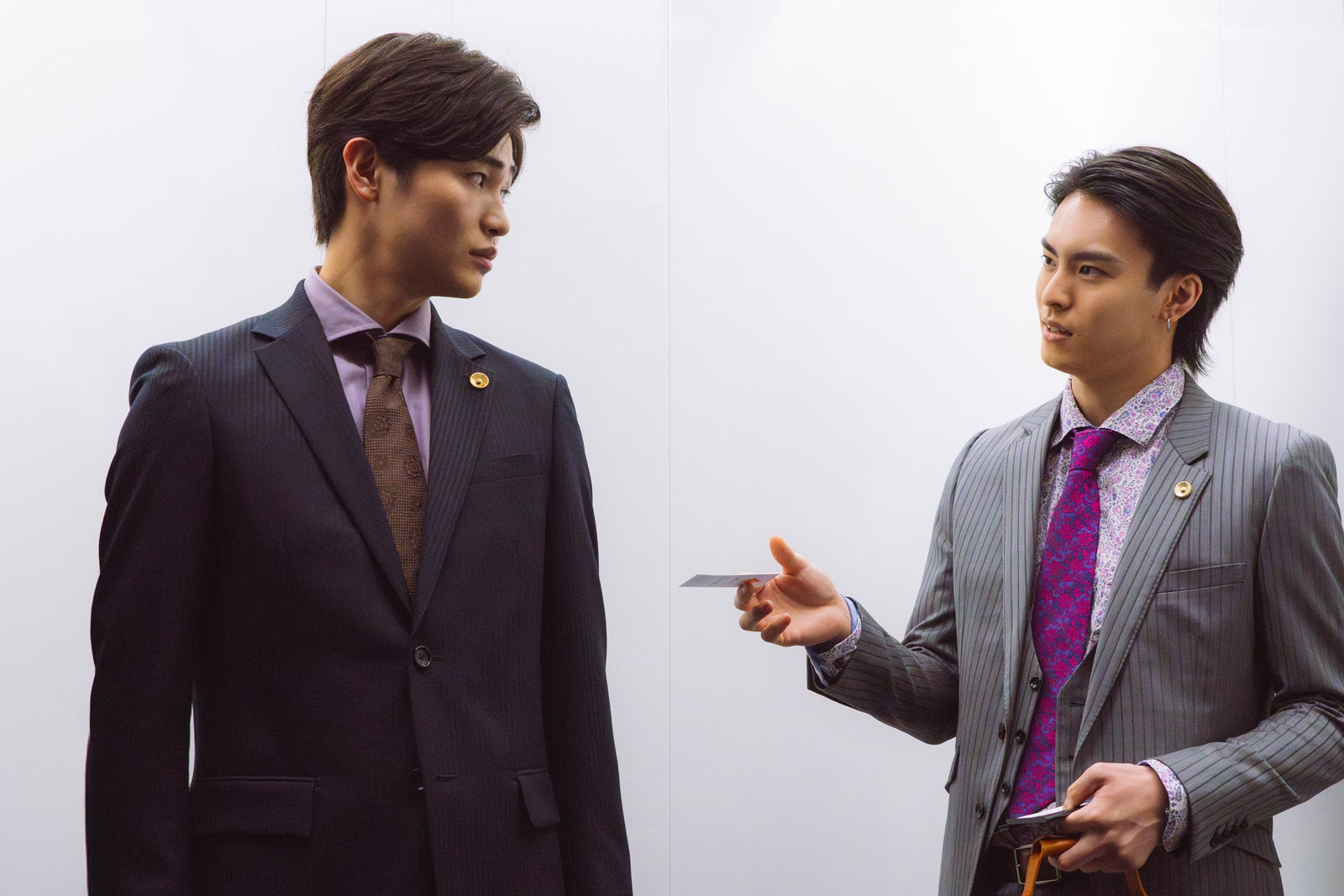 西垣匠、高野洸「顔に泥を塗る」第6話より（C）テレビ朝日