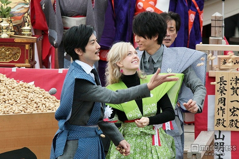 （左から）玉山鉄二、シャーロット・ケイト・フォックス、浅香航大（C）NHK