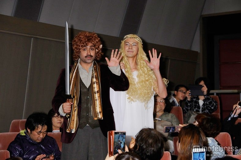 映画『ホビット 決戦のゆくえ』ブルーレイ＆DVDリリース記念イベントに登場した（左から）デニス・植野行雄、JOY