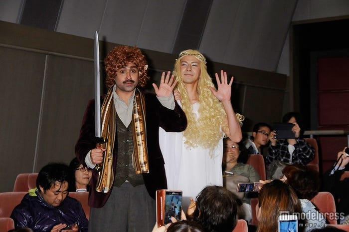 映画『ホビット 決戦のゆくえ』ブルーレイ&DVDリリース記念イベントに登場した(左から)デニス・植野行雄、JOY