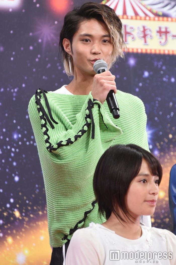 磯村勇斗(金髪)/映画「劇場版 仮面ライダーゴースト 100の眼魂とゴースト運命の瞬間」製作発表会見より:2016年6月撮影 (C)モデルプレス