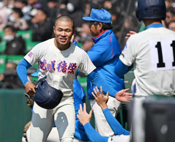 花咲徳栄 “併殺崩れ”で一気に2点！八回1死満塁フルカウントからヒット＆ラン 代走2枚投入の一手は「DHの恩恵」