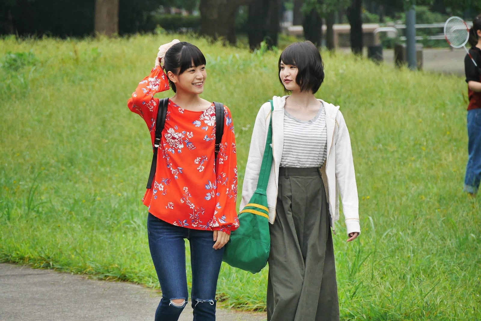 深川麻衣（左）（C）フジテレビ