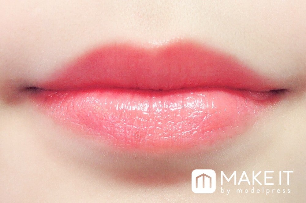 【キャンメイク】「ステイオンバームルージュ」“02スマイリーガーベラ”使用 (C)メイクイット