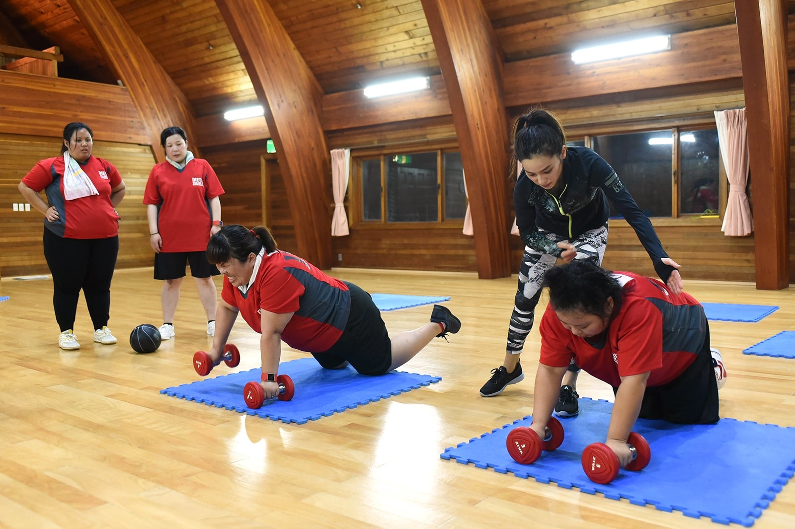 「ダイエット・ヴィレッジ～」合宿の様子 （C）日本テレビ