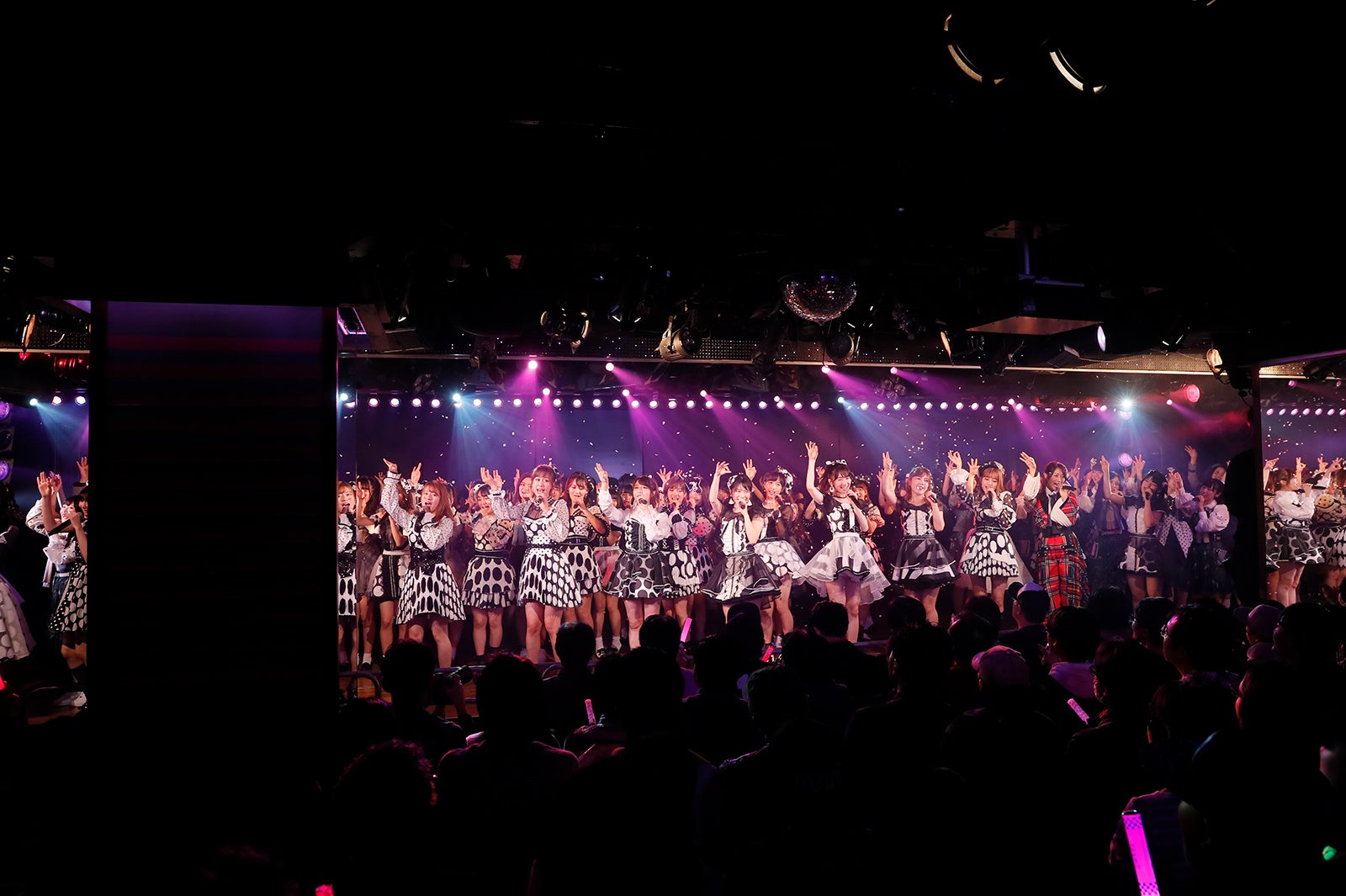 「AKB48劇場13周年特別記念公演」夜公演より（C）AKS
