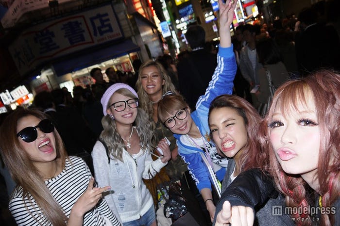 今井華、郡司英里沙、越川真美、板倉あや、大橋リナ、小堀美茄冬