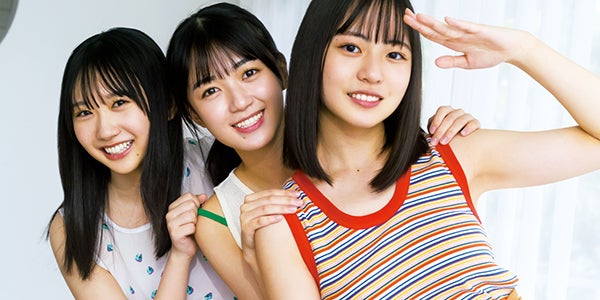 正源司陽子&藤嶌果歩&平尾帆夏　直筆　日向坂で会いましょう　アナザージャケット 日向坂46正源司陽子・平尾帆夏・藤嶌果歩、タンクトップ＆短パンで素肌