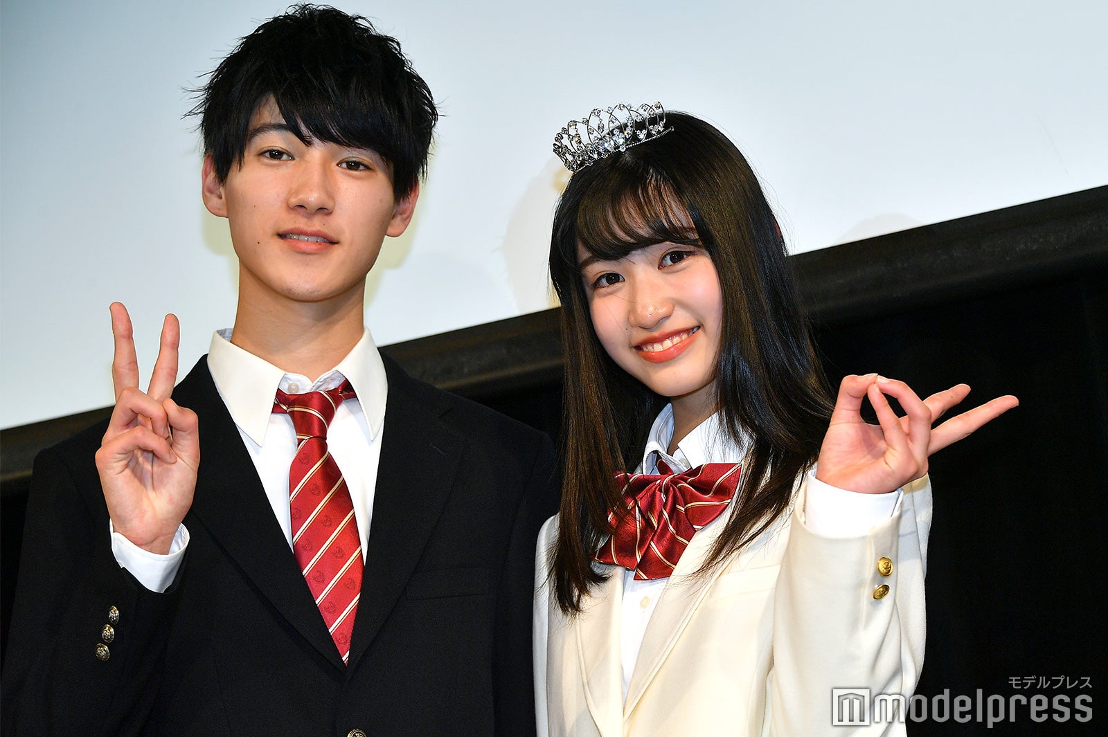 「第6回日本制服アワード」男子グランプリ・高橋璃央さん、女子グランプリ・山内寧々さん（C）モデルプレス