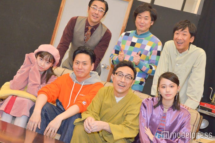 舞台「漫画みたいにいかない。」キャスト(上段左から)豊本明長、山崎樹範、飯塚悟志(下段左から)島崎遥香、山下健二郎、角田晃広、山本舞香