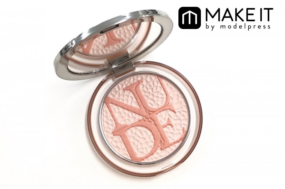 Dior／ディオールスキン ミネラル ヌード グロウ パウダー〈ワイルド アース〉／001 ローズ スイート／5,800円（税抜） (C)メイクイット