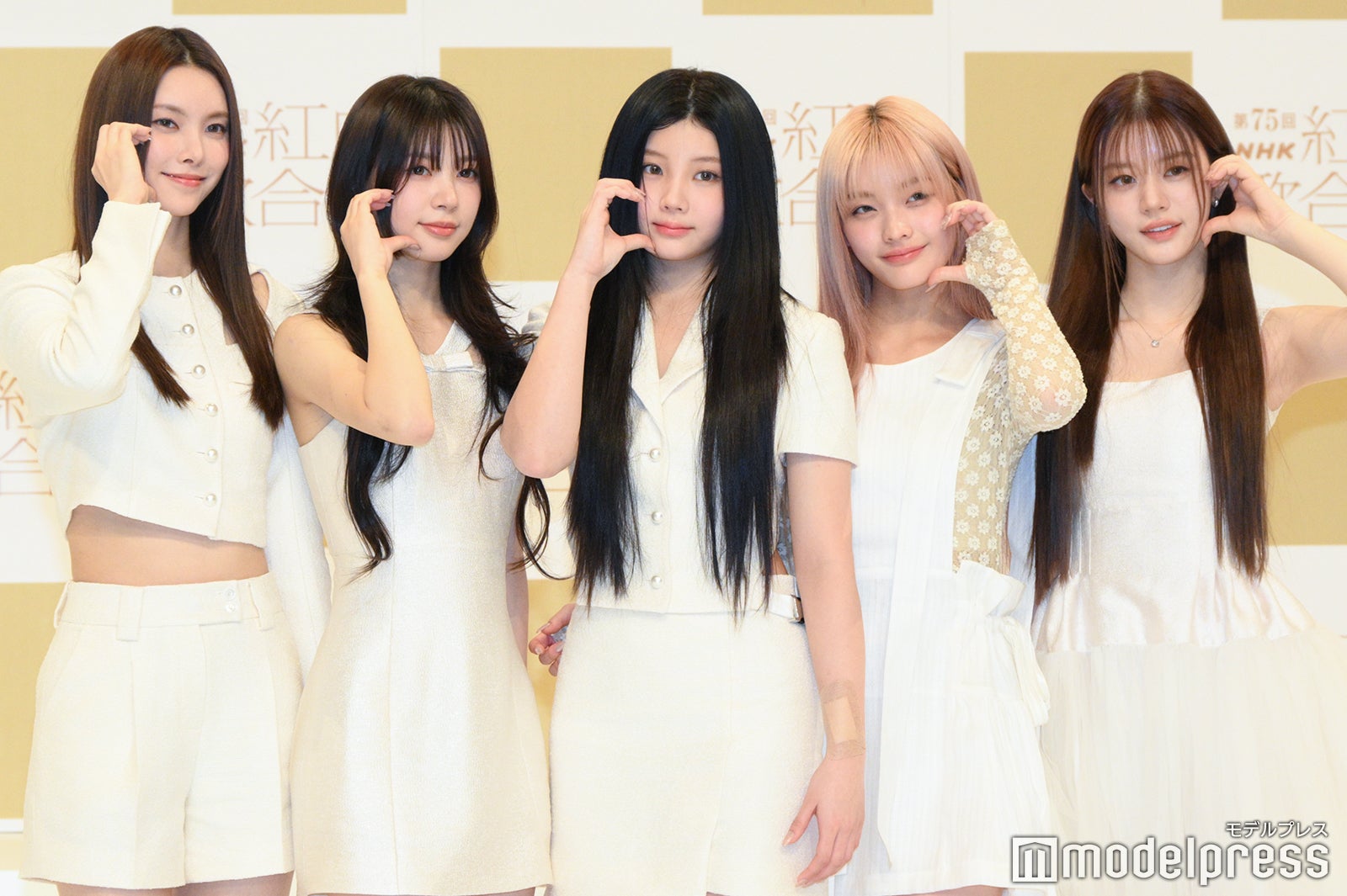 ILLIT（左から）ユナ、モカ、ウォンヒ、イロハ、ミンジュ（C）モデルプレス