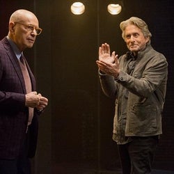 マイケル・ダグラス主演のNetflix『コミンスキー・メソッド』がシーズン2へ更新!
