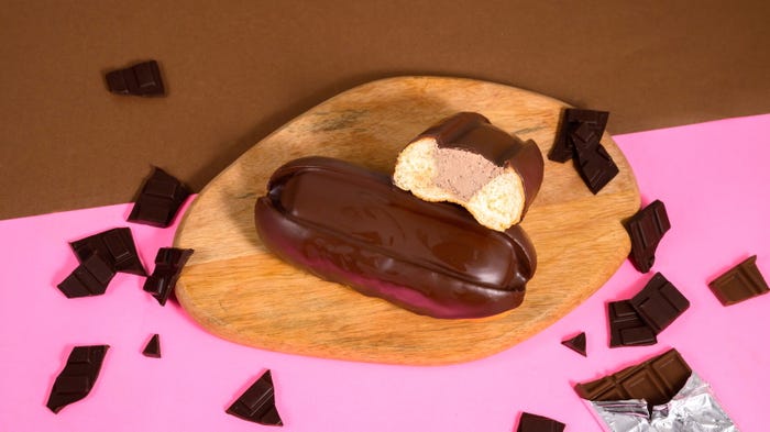 本気のチョコ生コッペパン(たっぷりチョコホイップ)/提供画像