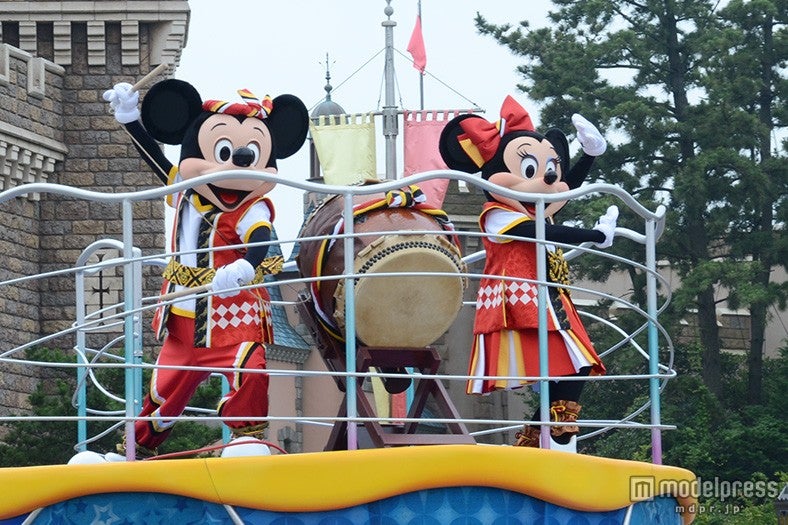 「おんどこどん！」ミッキー、ミニー