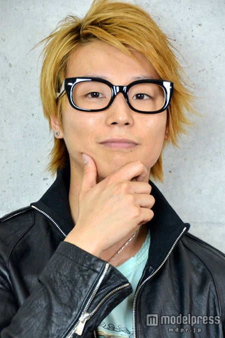 クリスタルボイスを巧みに操る注目のイケメン男性シンガー、恋愛観・歌が上手くなるコツを語る　モデルプレスインタビュー