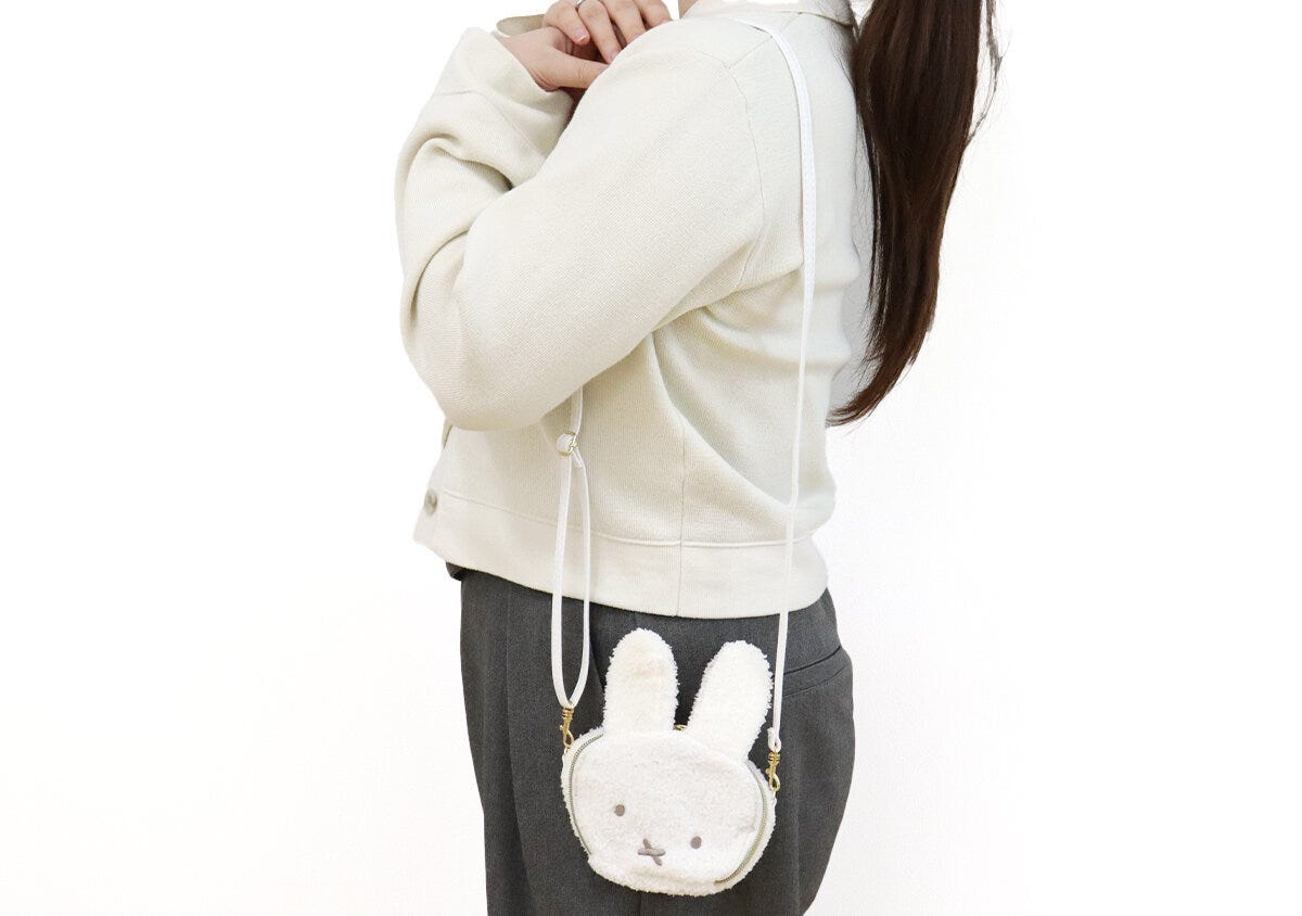 宝島社ムック付録のmiffy（ミッフィー）いちごチャームの2WAYポーチ＆ショルダーバッグ6