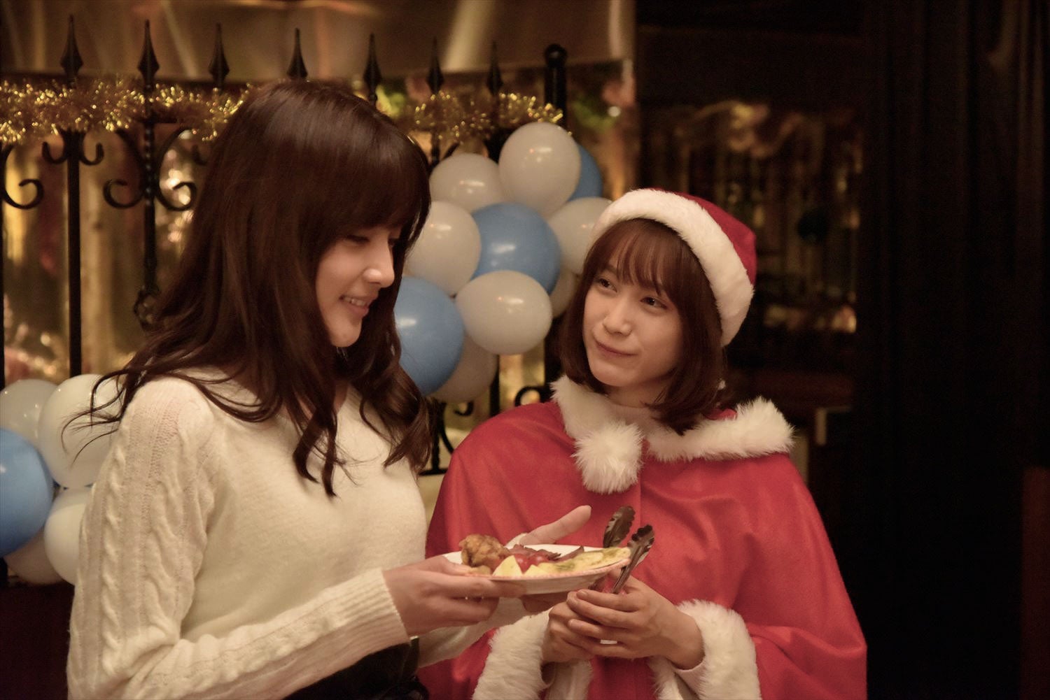 入山杏奈、中村ゆりか（C）エイベックス通信放送／フジテレビジョン