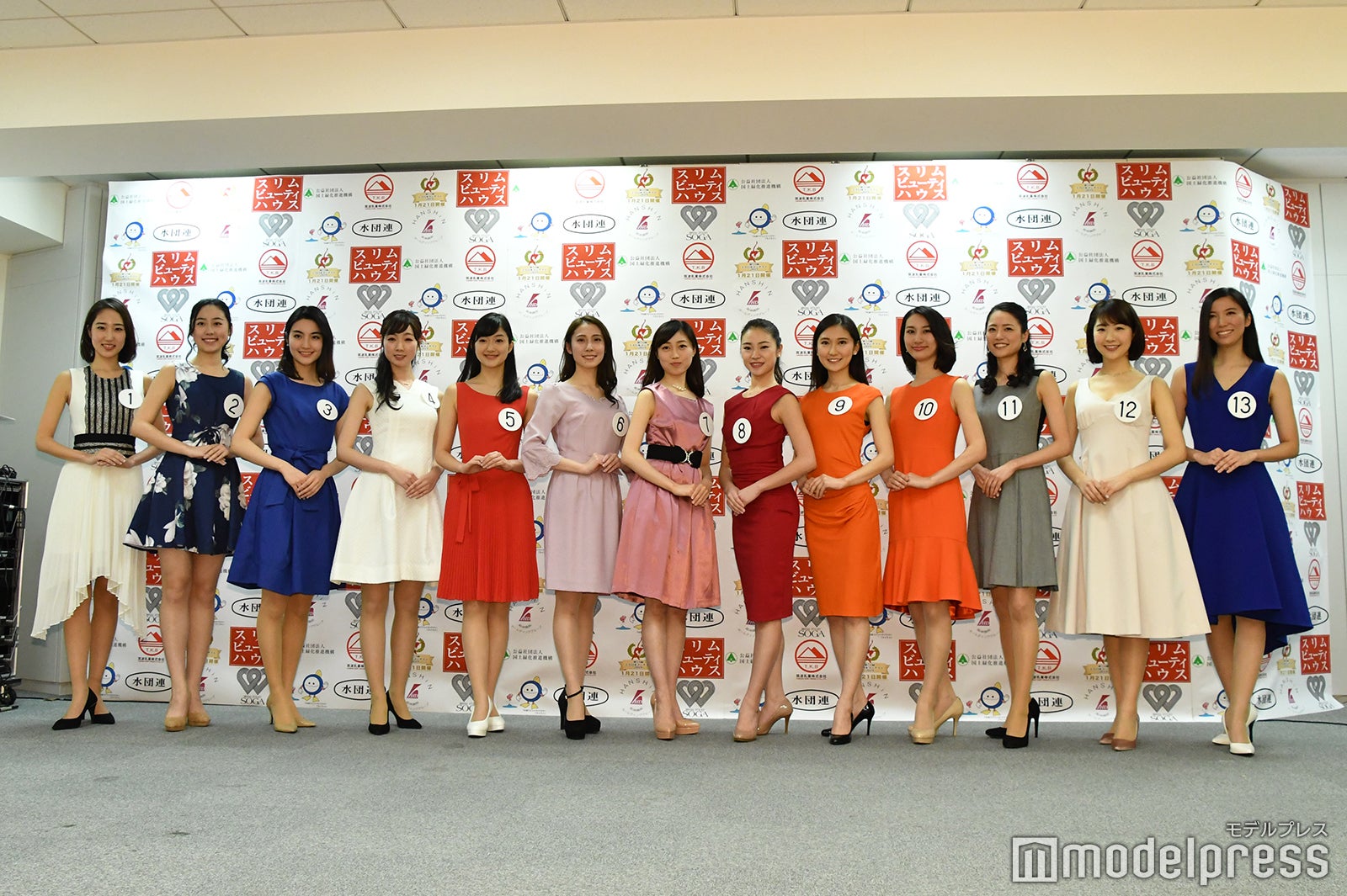 （左から）藤本麗華さん、中村真緒さん、谷桃子さん、小西夏貴さん、度會亜衣子さん、中村有沙さん、高橋梨子さん、八嶌円香さん、工藤みゆきさん、飯嶌優香さん、山本花菜さん、西尾菜々美さん、井上美優さん（C）モデルプレス