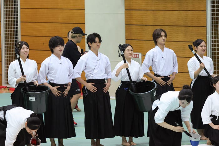 大西流星、正門良規、高橋恭平(C)カンテレ