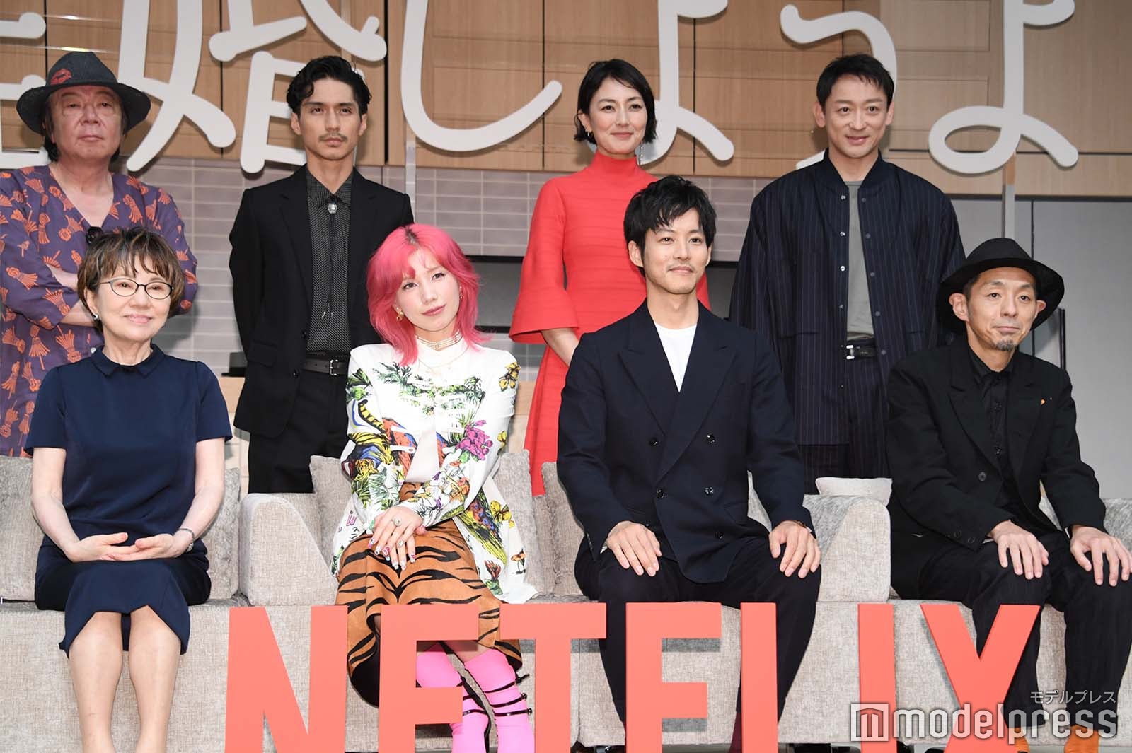 （後列左から）古田新太、錦戸亮、板谷由夏、山本耕史（前列左から）大石静氏、仲里依紗、松坂桃李、宮藤官九郎氏（C）モデルプレス