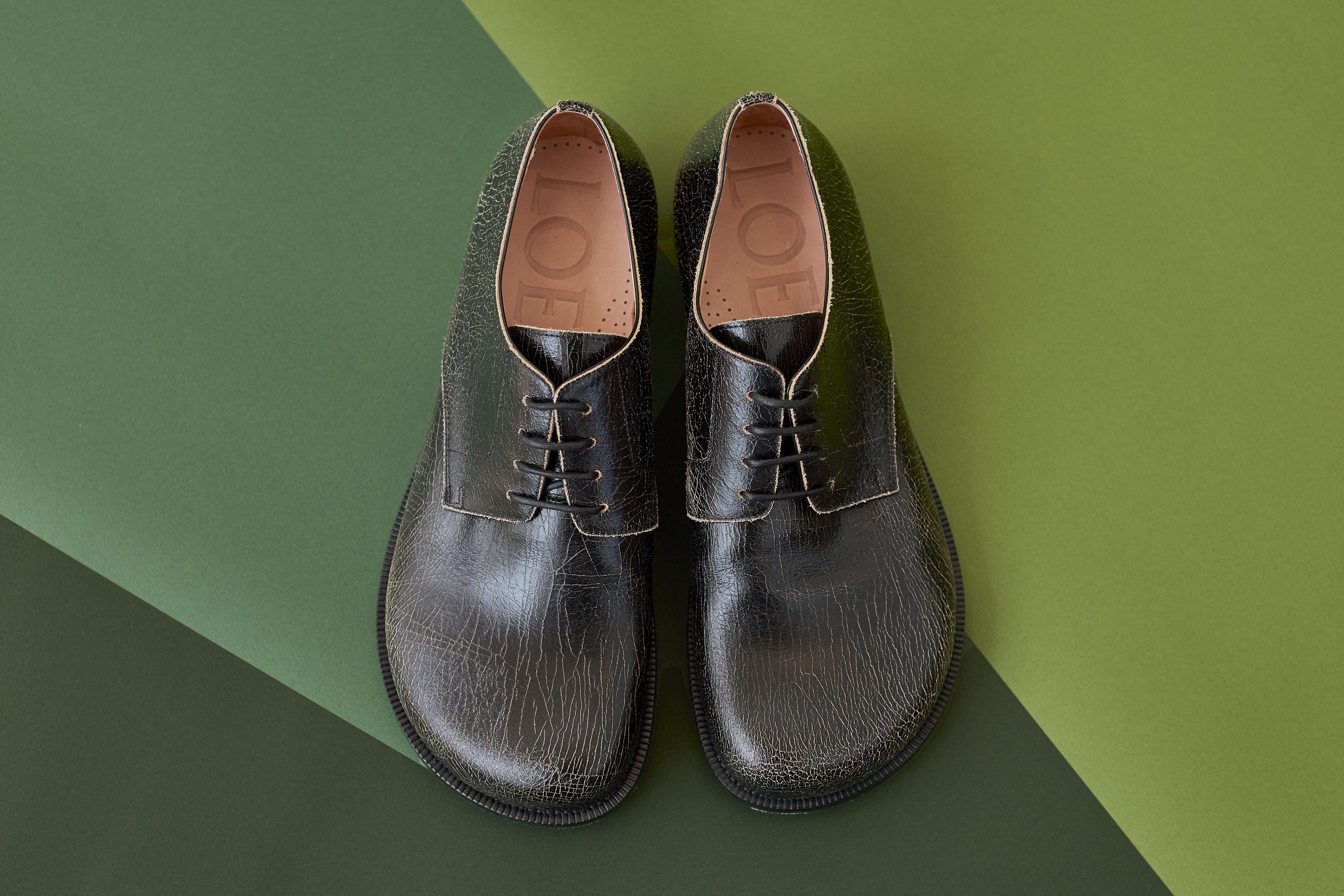 時間と手仕事が魅力を際立たせるロエベ──冬の決定打、ブーツ＆レザーシューズ選び